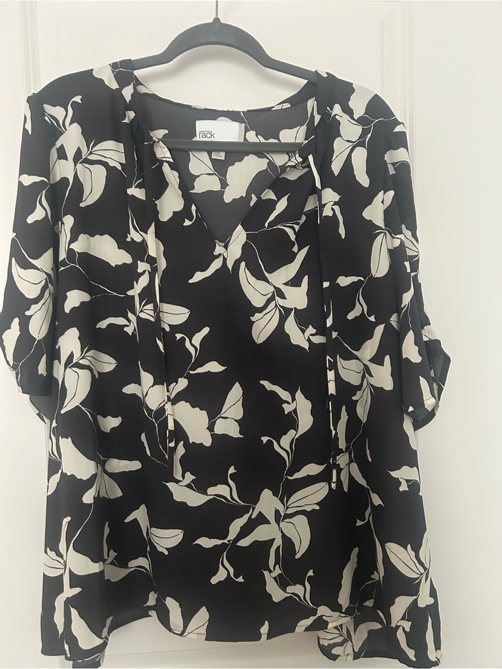 Rack by Nordstrom Rack Black & White Floral V-Neck Blouse w tie. Size 3x